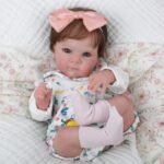 Bebê Reborn Boneca Silicone Menina Realista Olhos Azuis 48cm Com Acessórios
