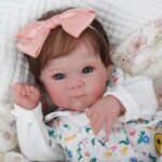 Bebê Reborn Boneca Silicone Menina Realista Olhos Azuis 48cm Com Acessórios